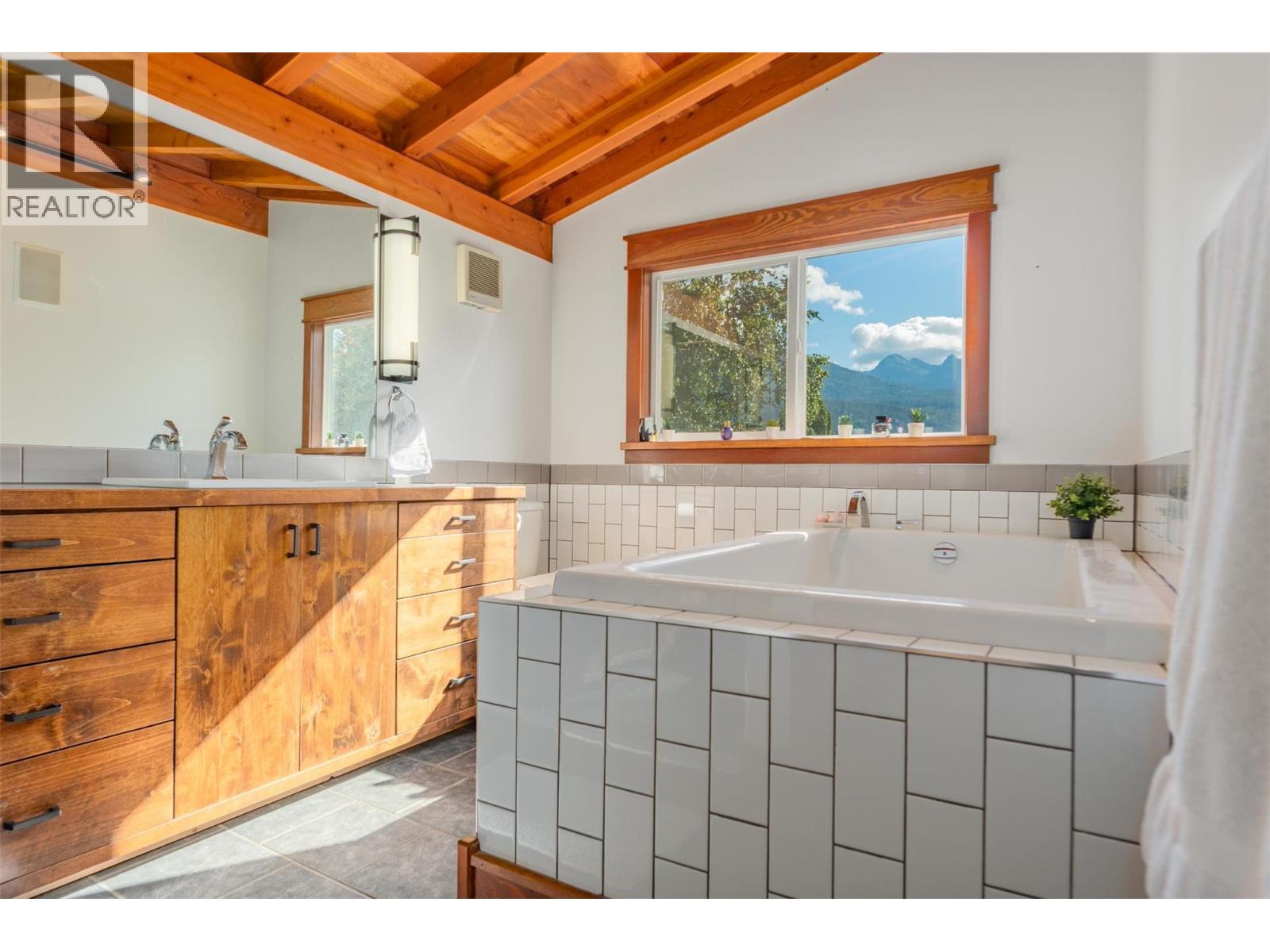 422 View Street Property Photo 59