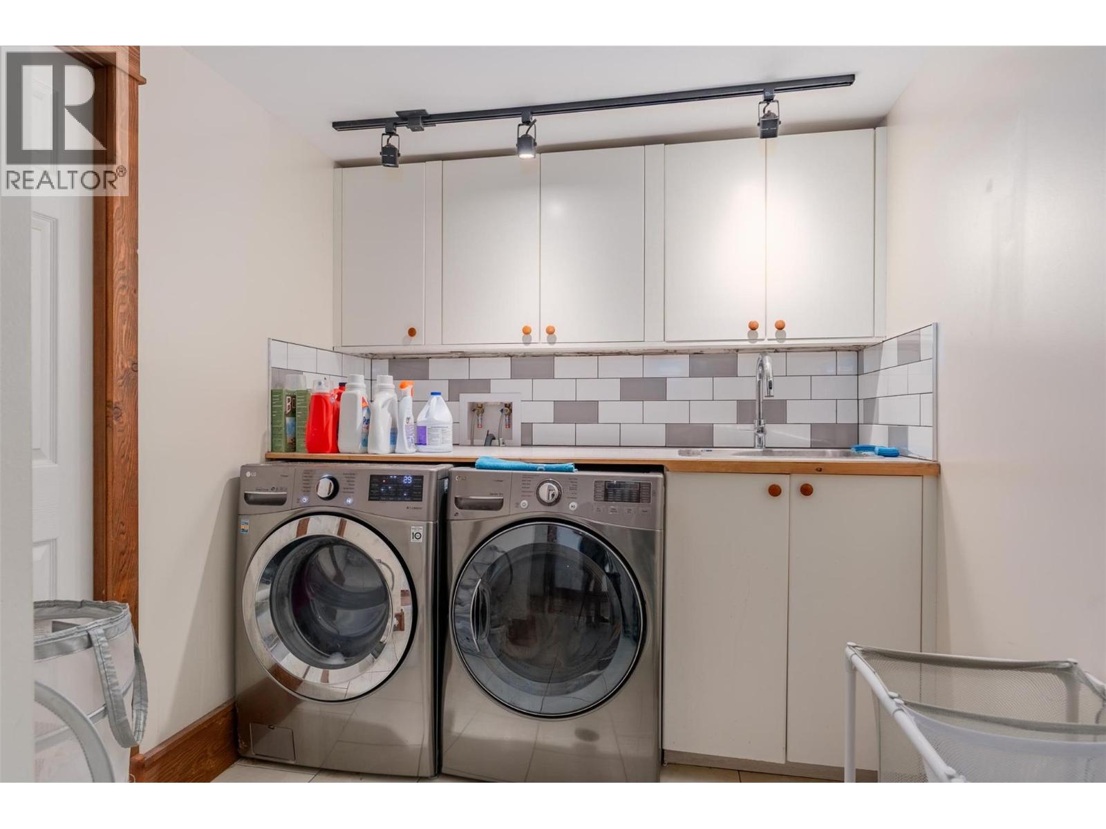 422 View Street Property Photo 80