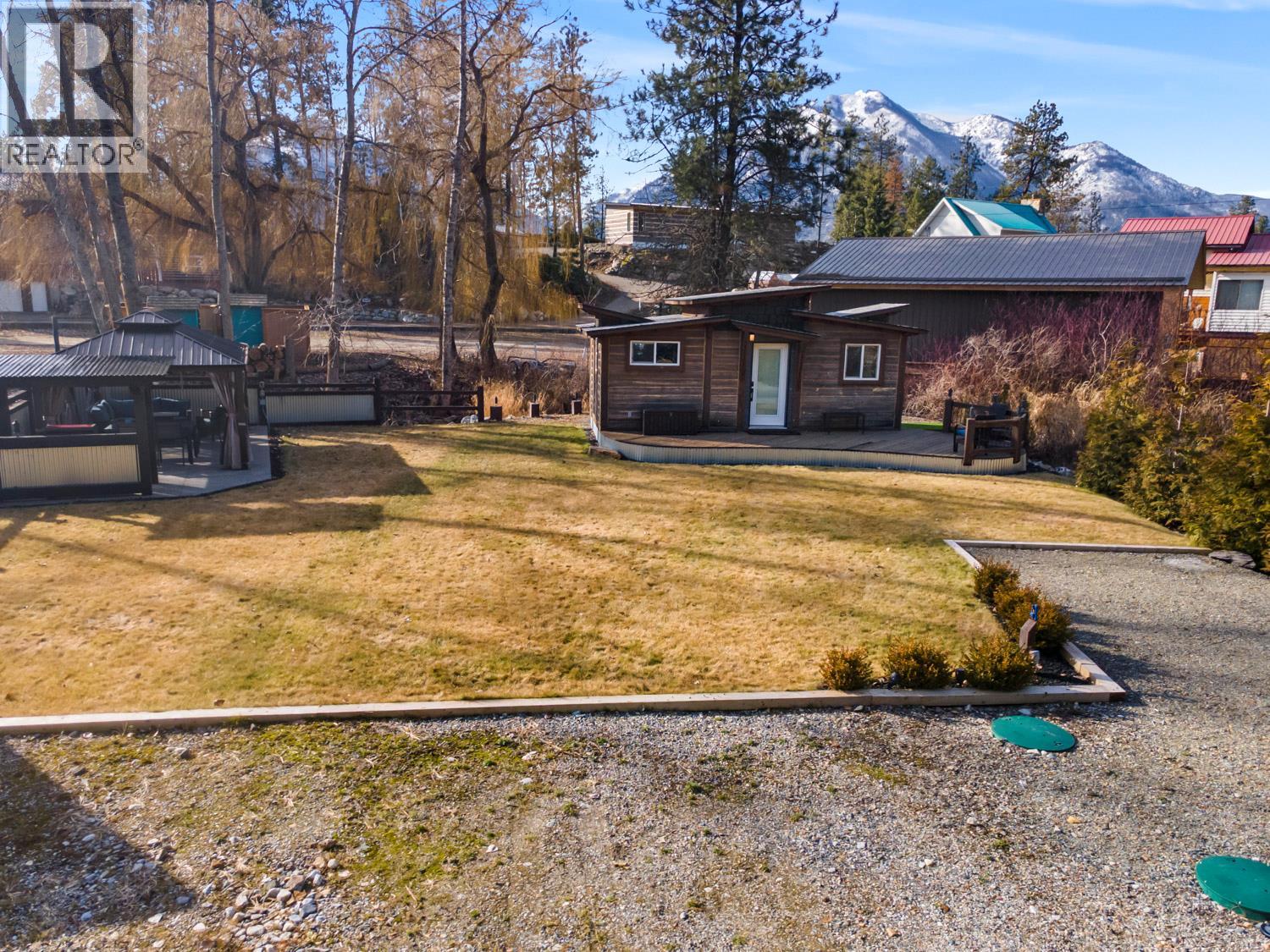 250 Laguna Crescent Property Photo 1