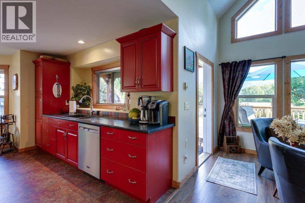 7331 Fintry Delta Road Property Photo 15