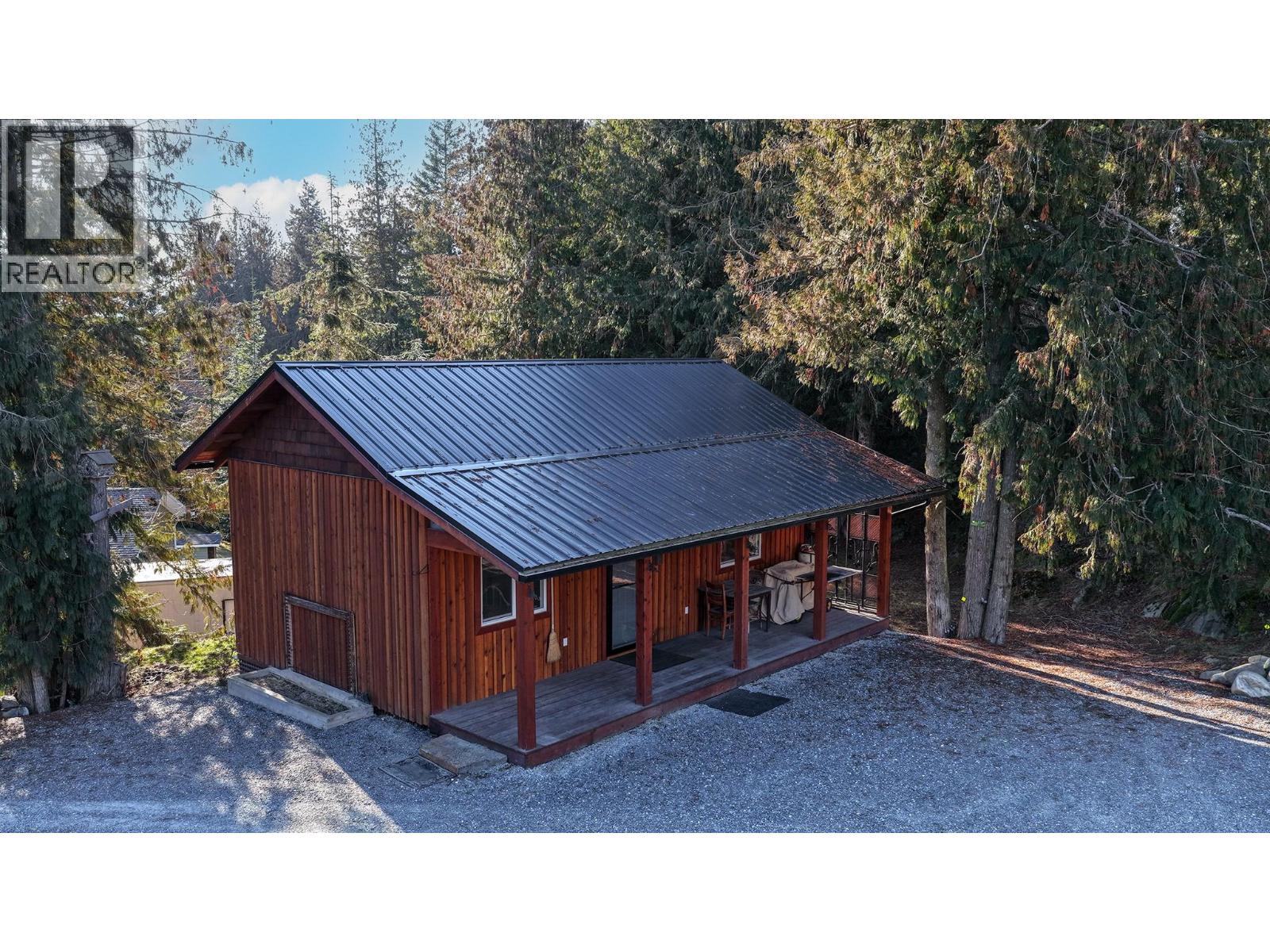 1627 Hood Road Property Photo 5