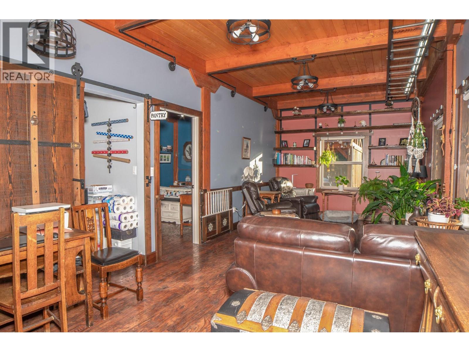 1627 Hood Road Property Photo 11