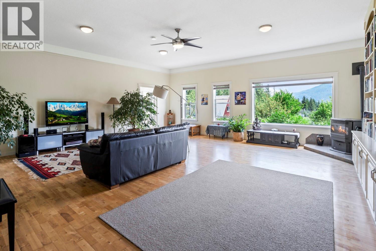 2110 30th Street Property Photo 10
