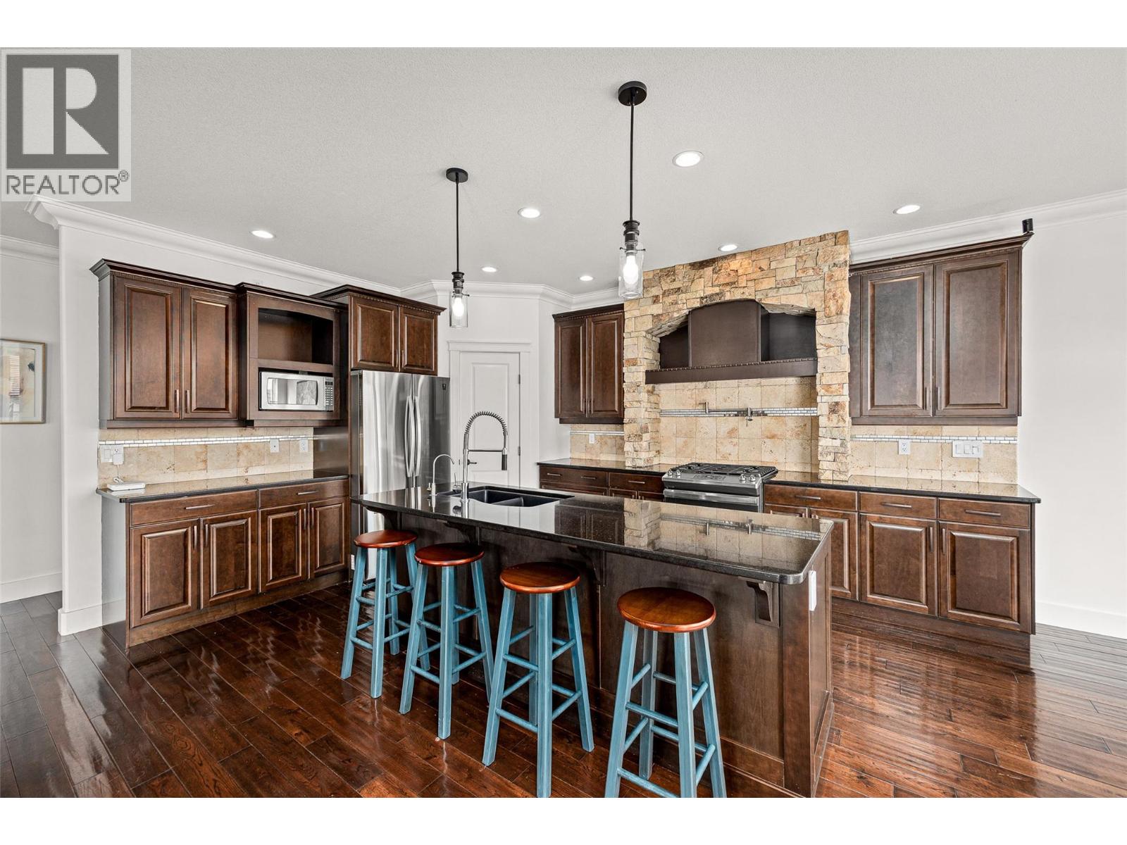 2584 Lucinde Road Property Photo 4