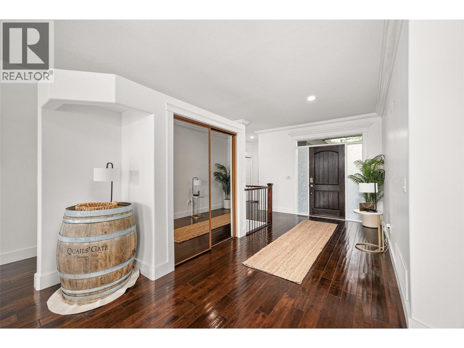2584 Lucinde Road Property Photo 13