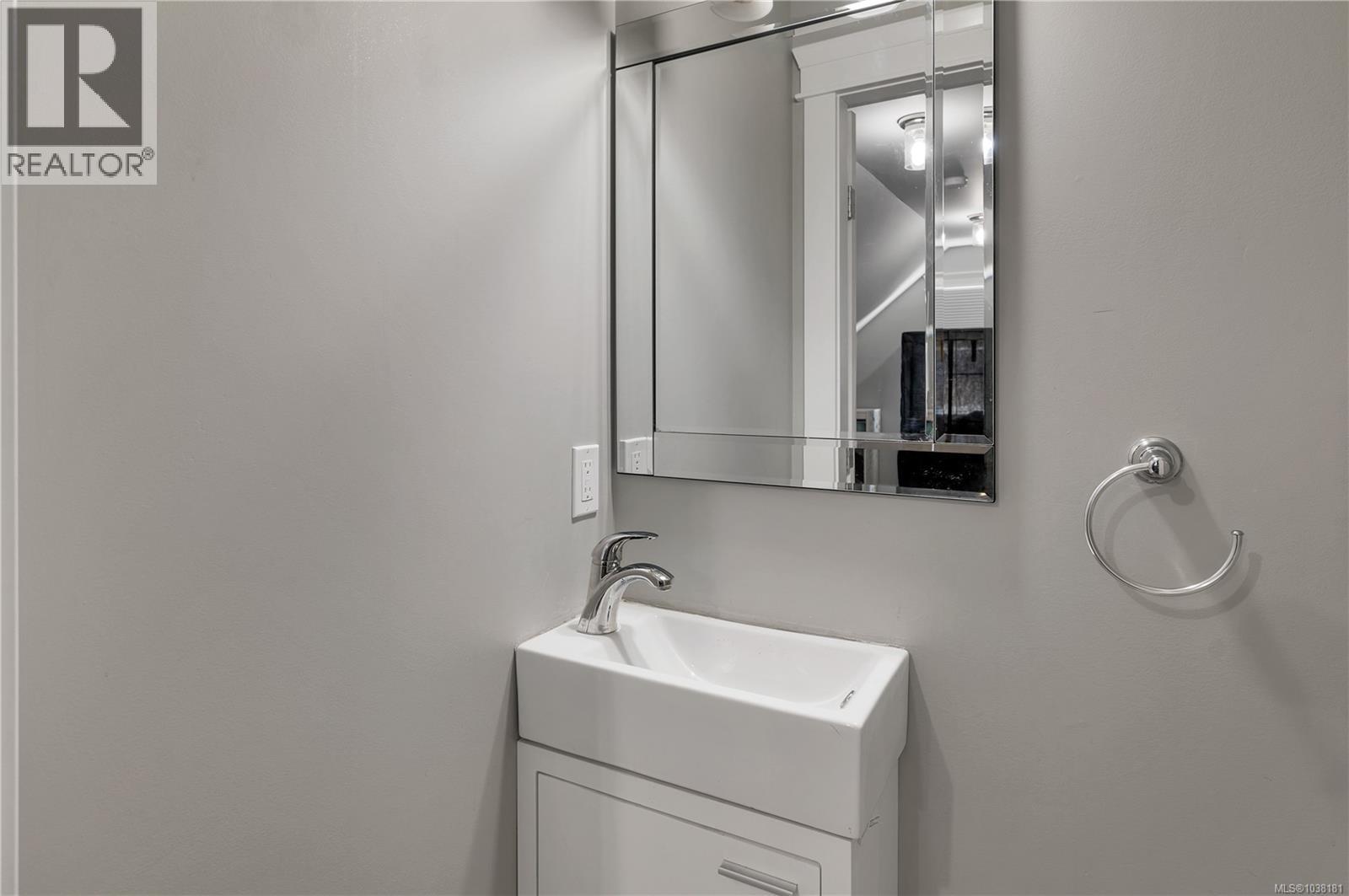 2613 Sunderland Rd Property Photo 27