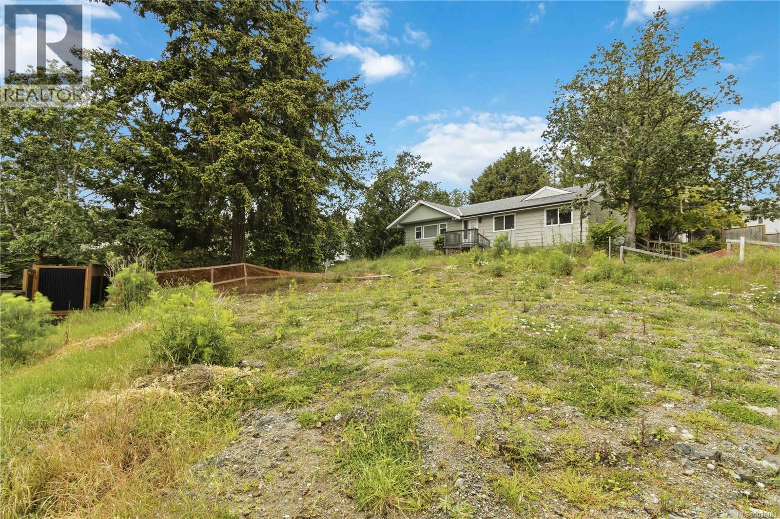 2204 Burnside Rd W Property Photo 6