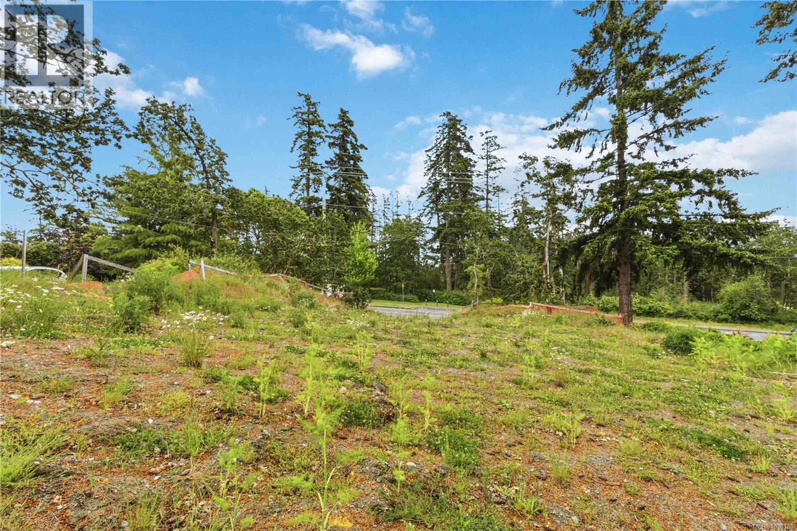 2204 Burnside Rd W Property Photo 10