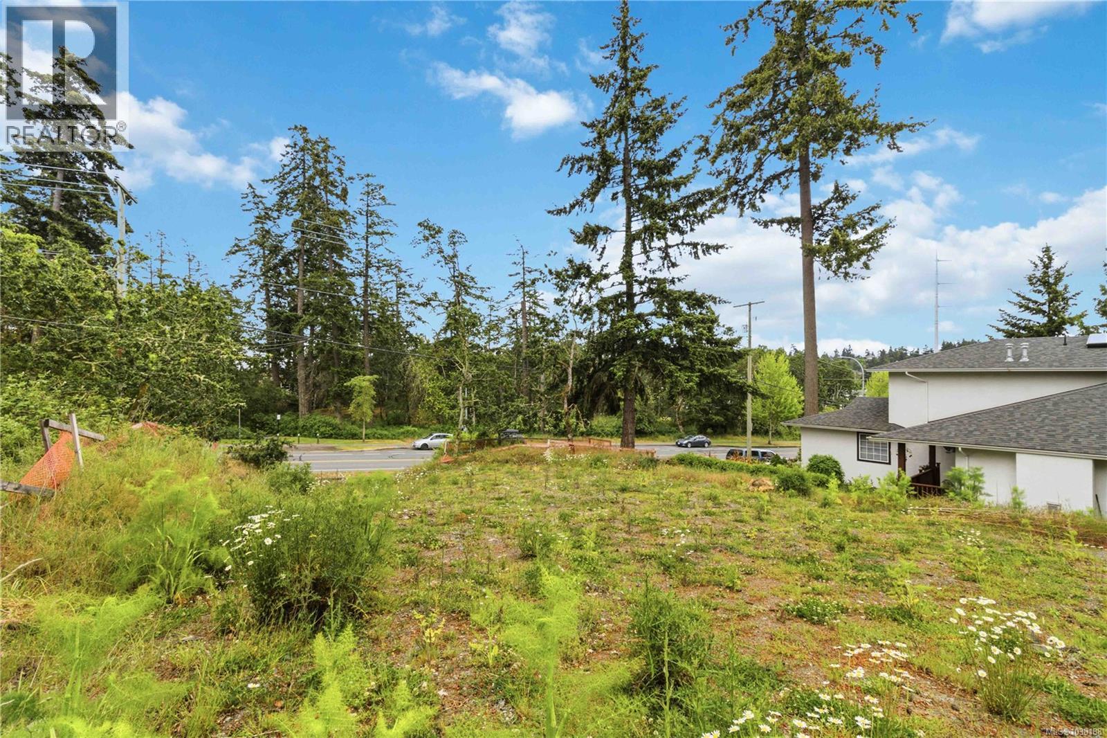 2204 Burnside Rd W Property Photo 11