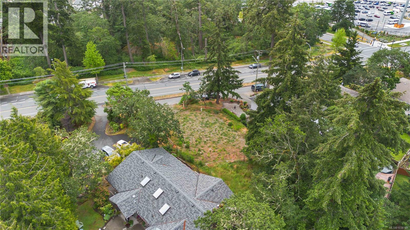 2204 Burnside Rd W Property Photo 19