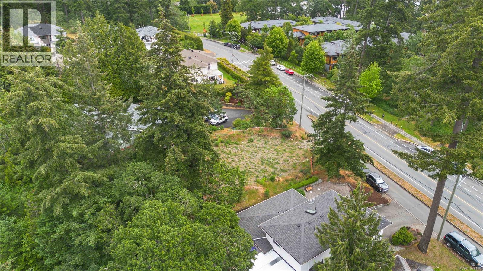 2204 Burnside Rd W Property Photo 20