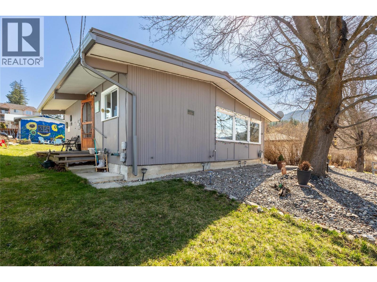 330 6 Street Property Photo 2
