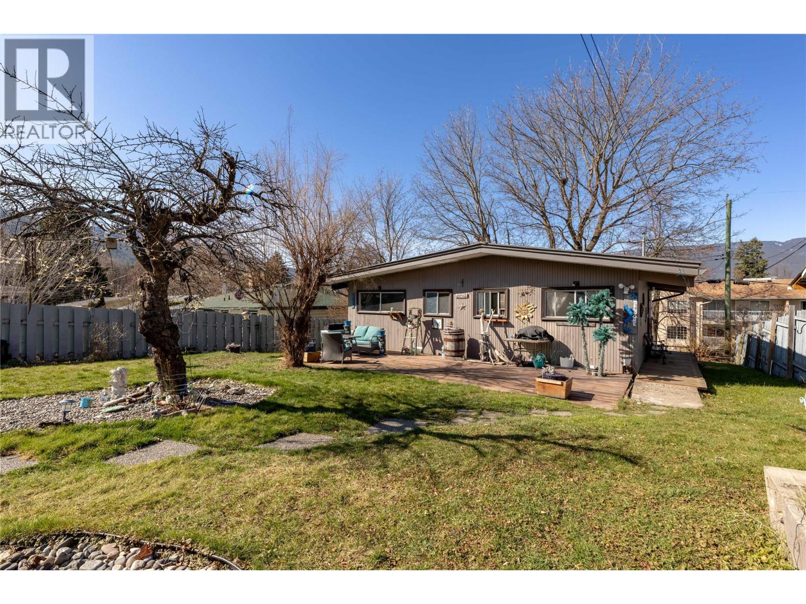 330 6 Street Property Photo 3