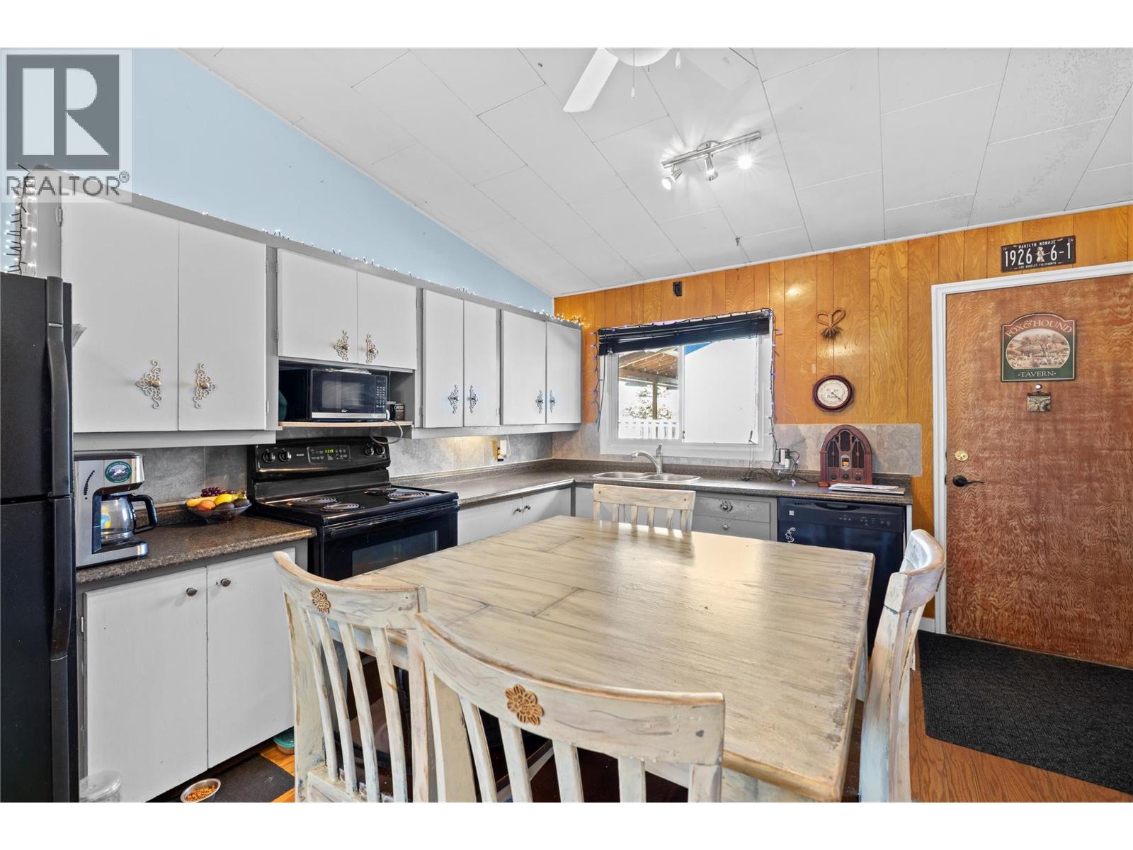 330 6 Street Property Photo 6