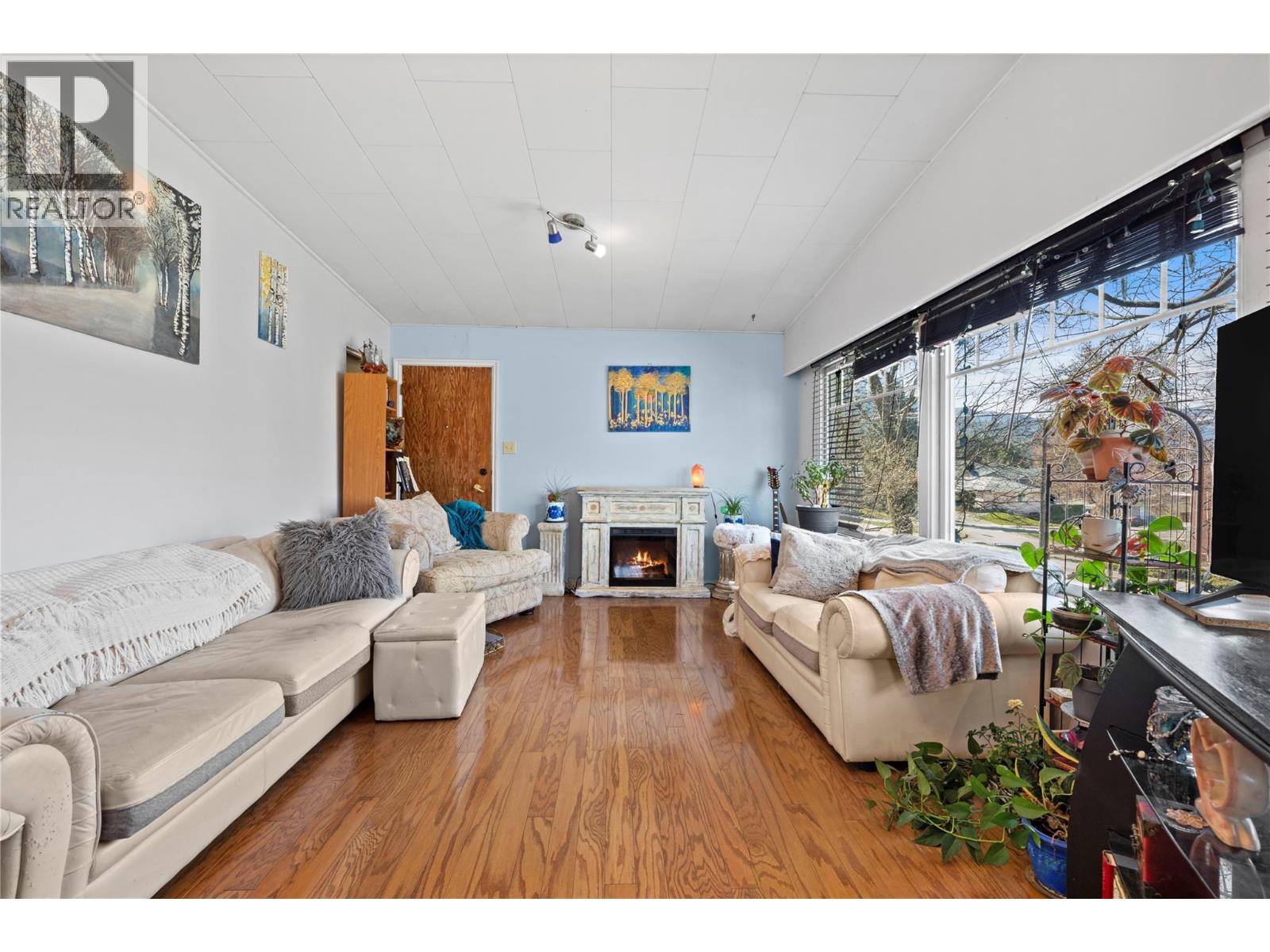 330 6 Street Property Photo 7