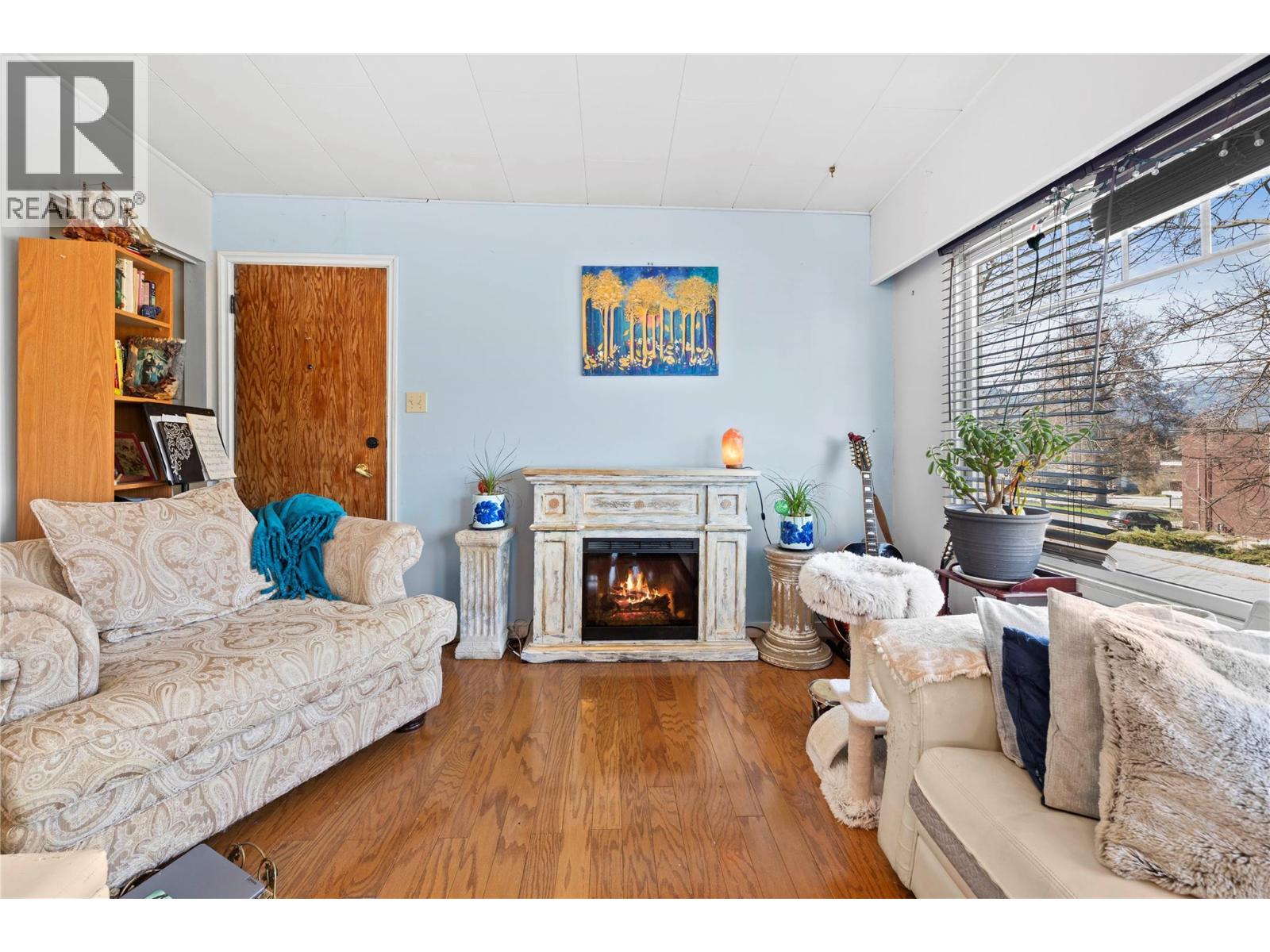 330 6 Street Property Photo 9