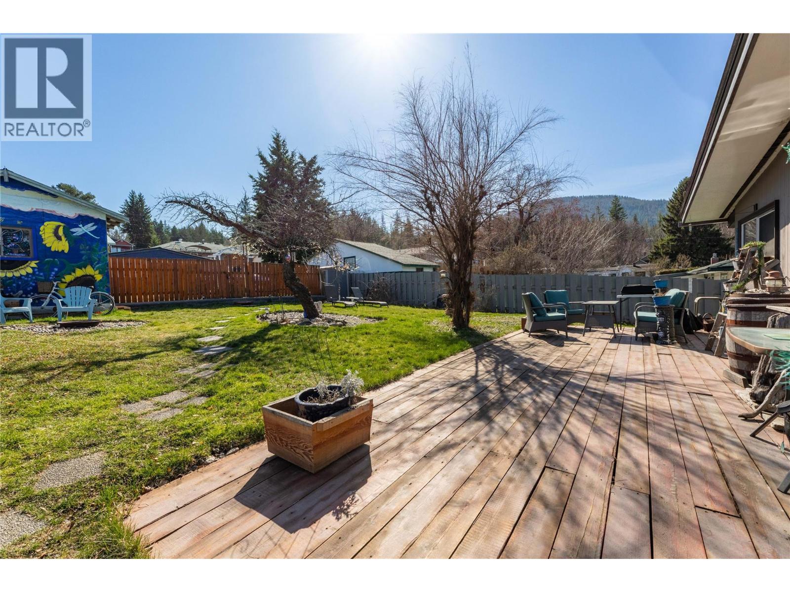 330 6 Street Property Photo 18
