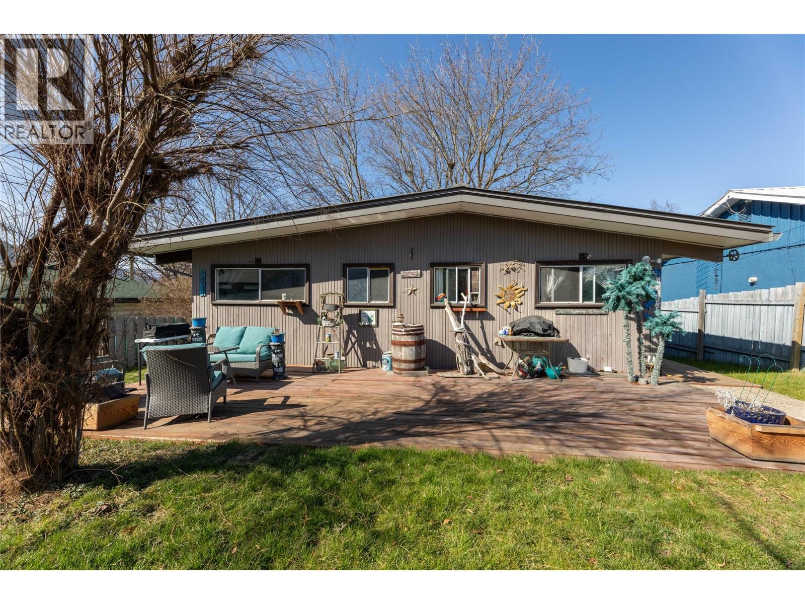 330 6 Street Property Photo 22