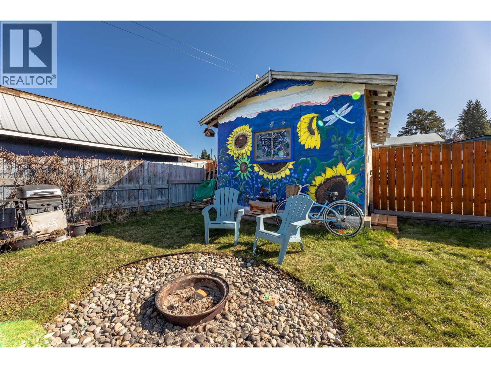 330 6 Street Property Photo 25