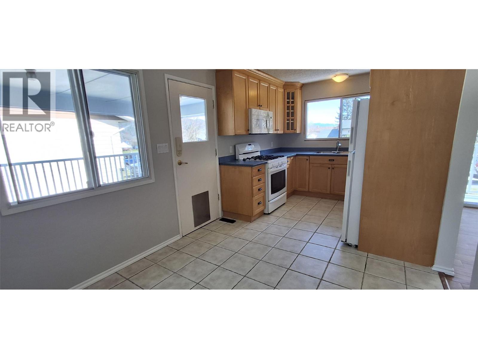 338 Beach Drive Property Photo 3