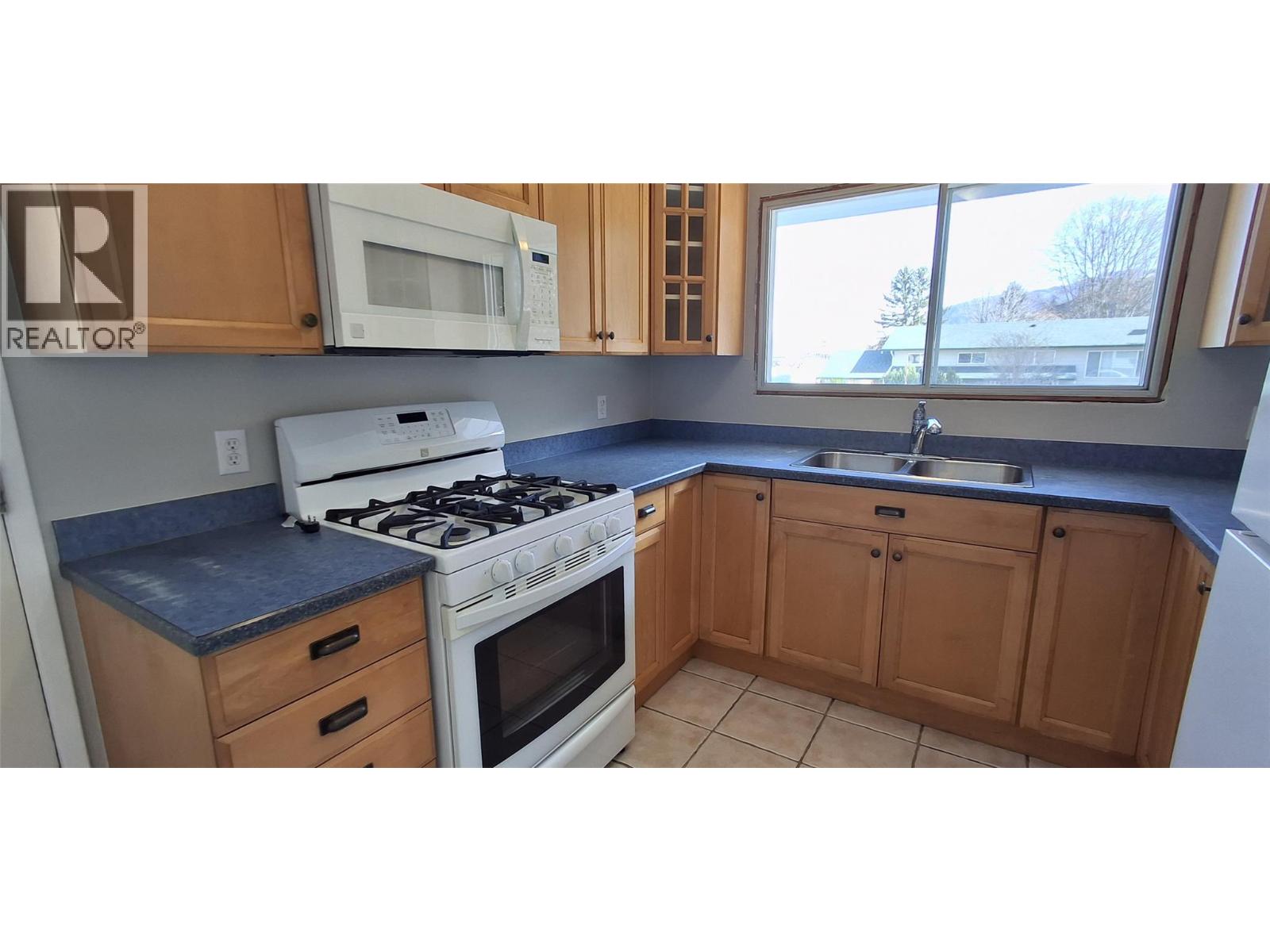 338 Beach Drive Property Photo 5