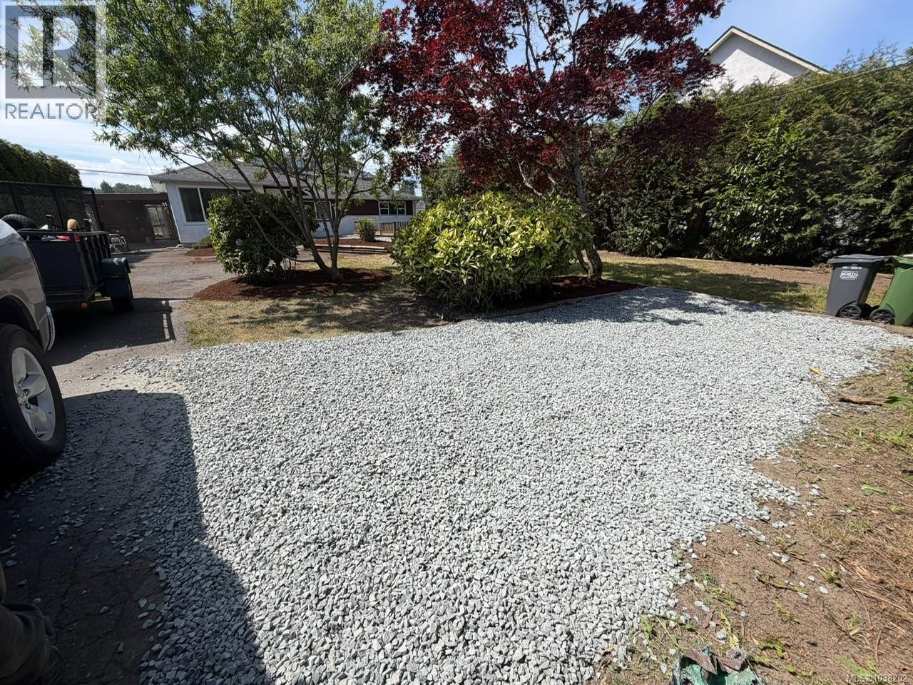 5810 Alderlea St Property Photo 6