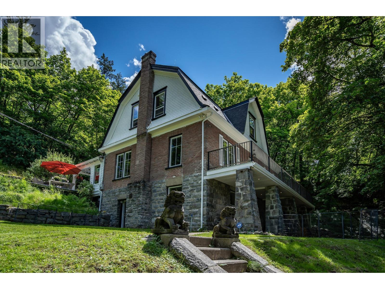 519 Cedar Street Property Photo 2