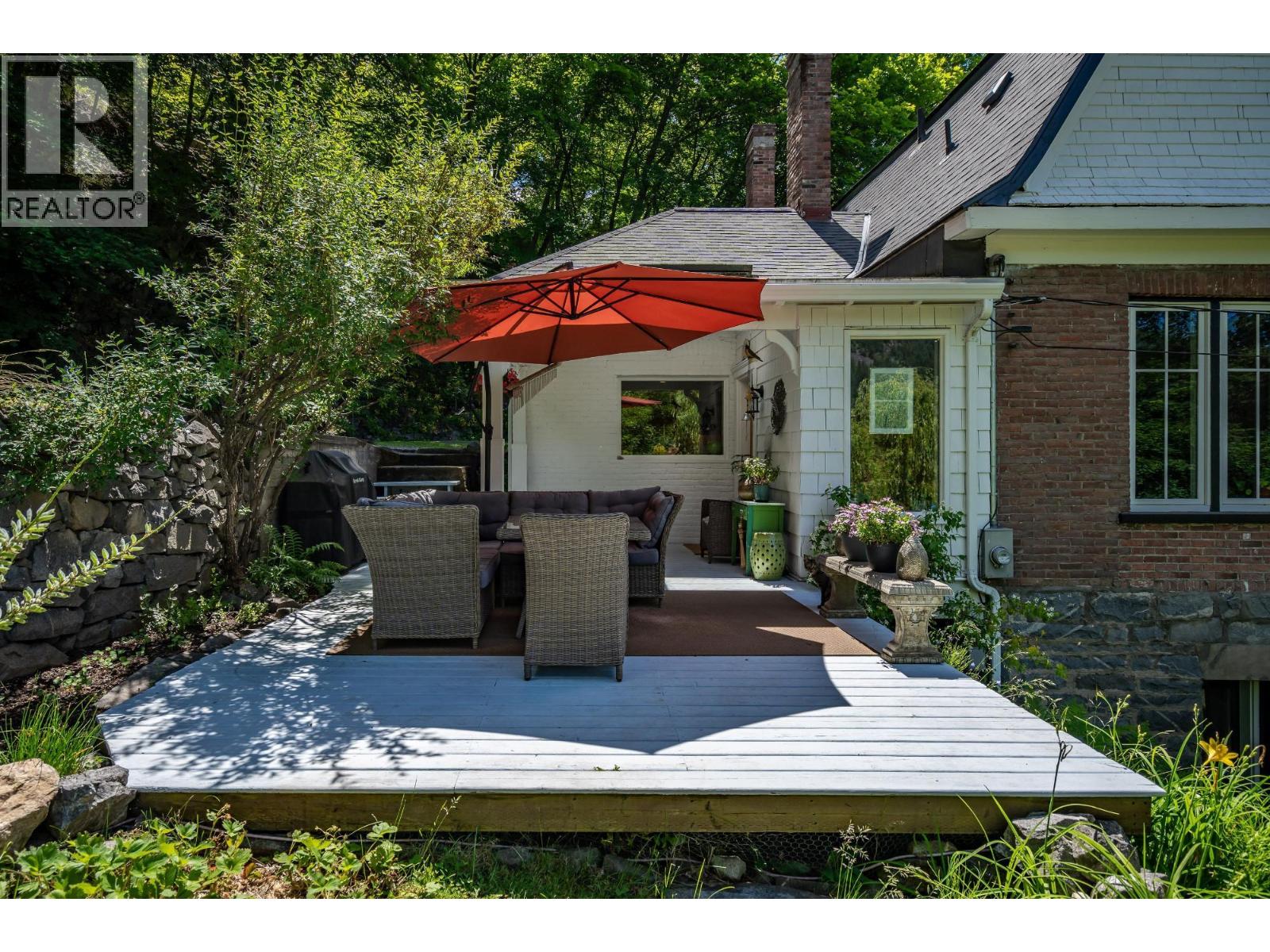 519 Cedar Street Property Photo 4