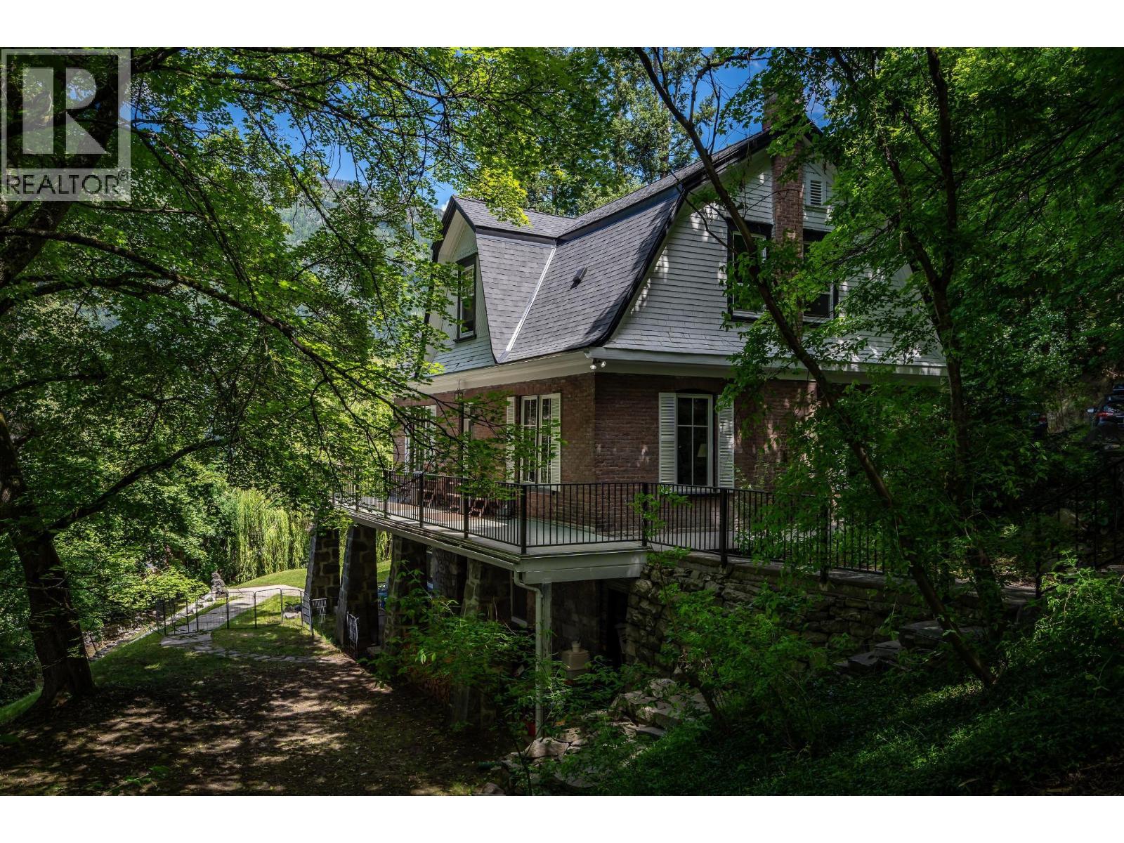 519 Cedar Street Property Photo 8
