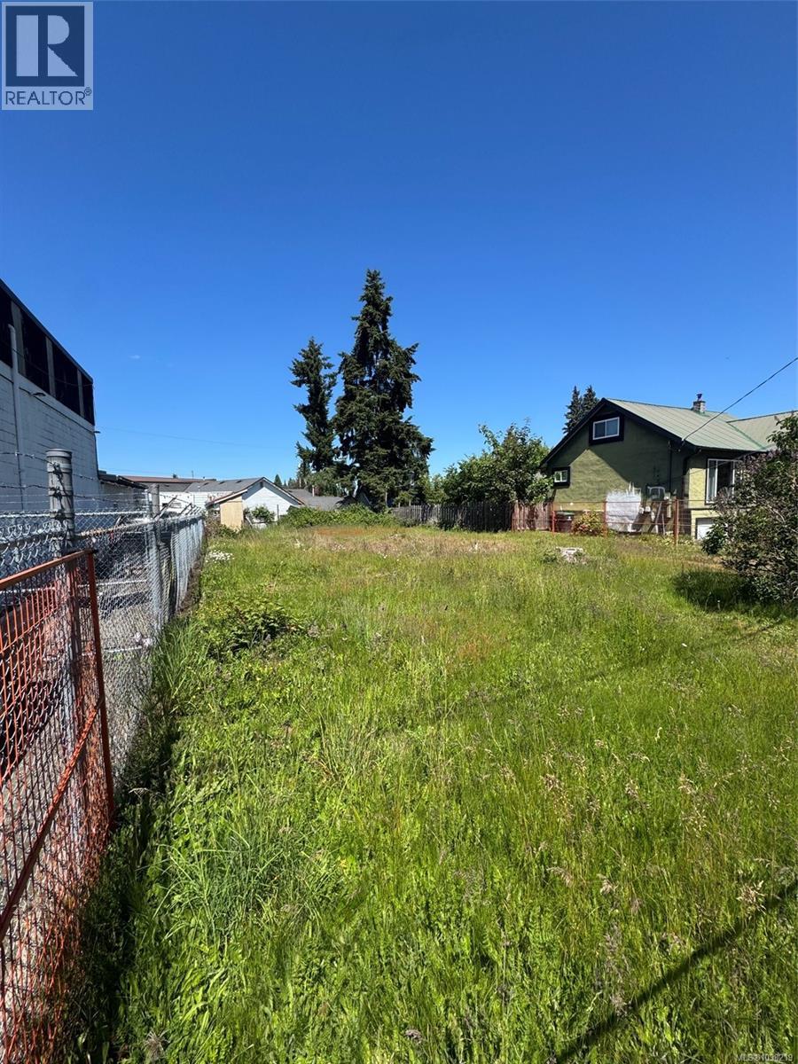 753 11th St Property Photo 1