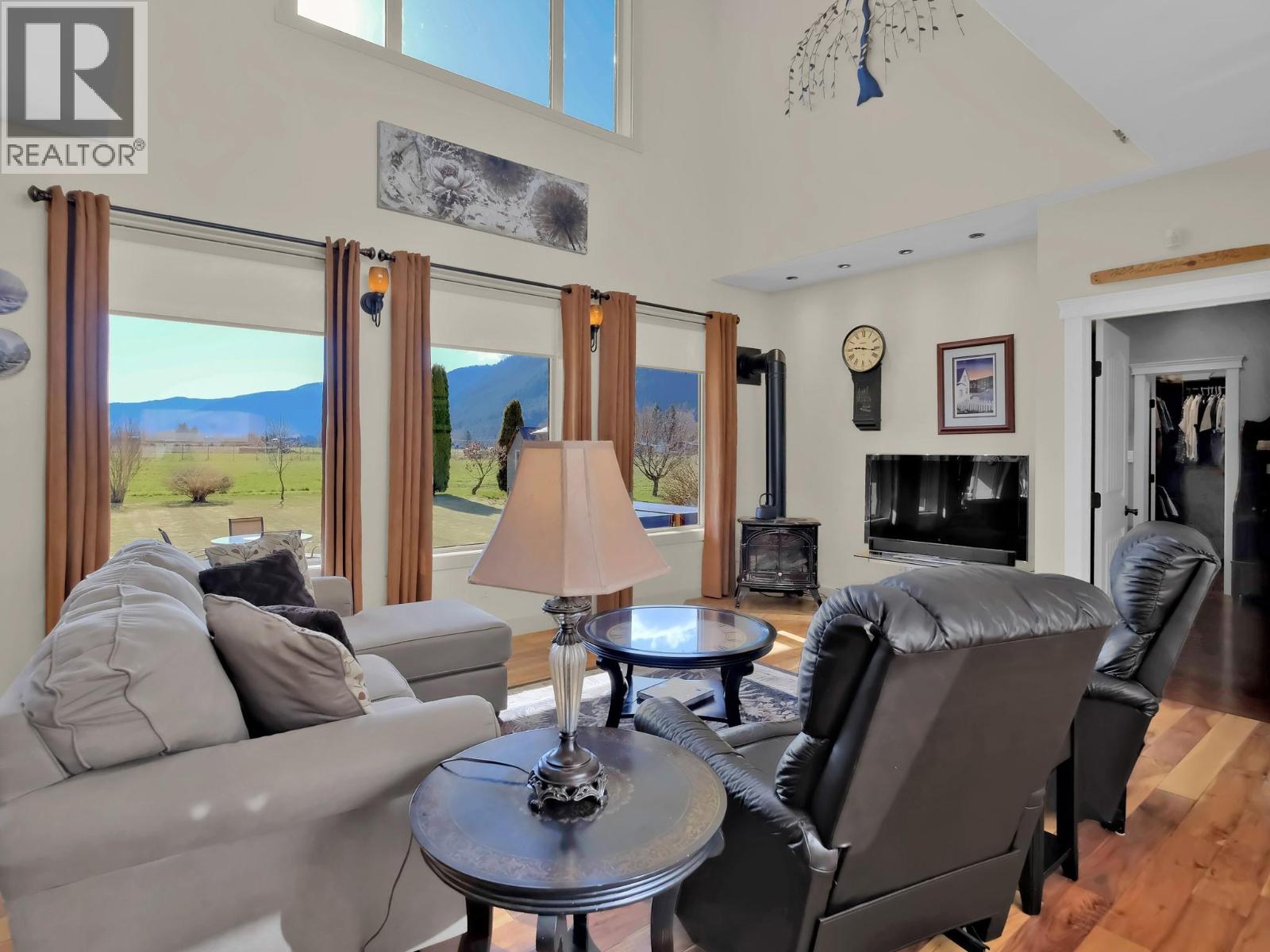 6240 Nursery Road Property Photo 6