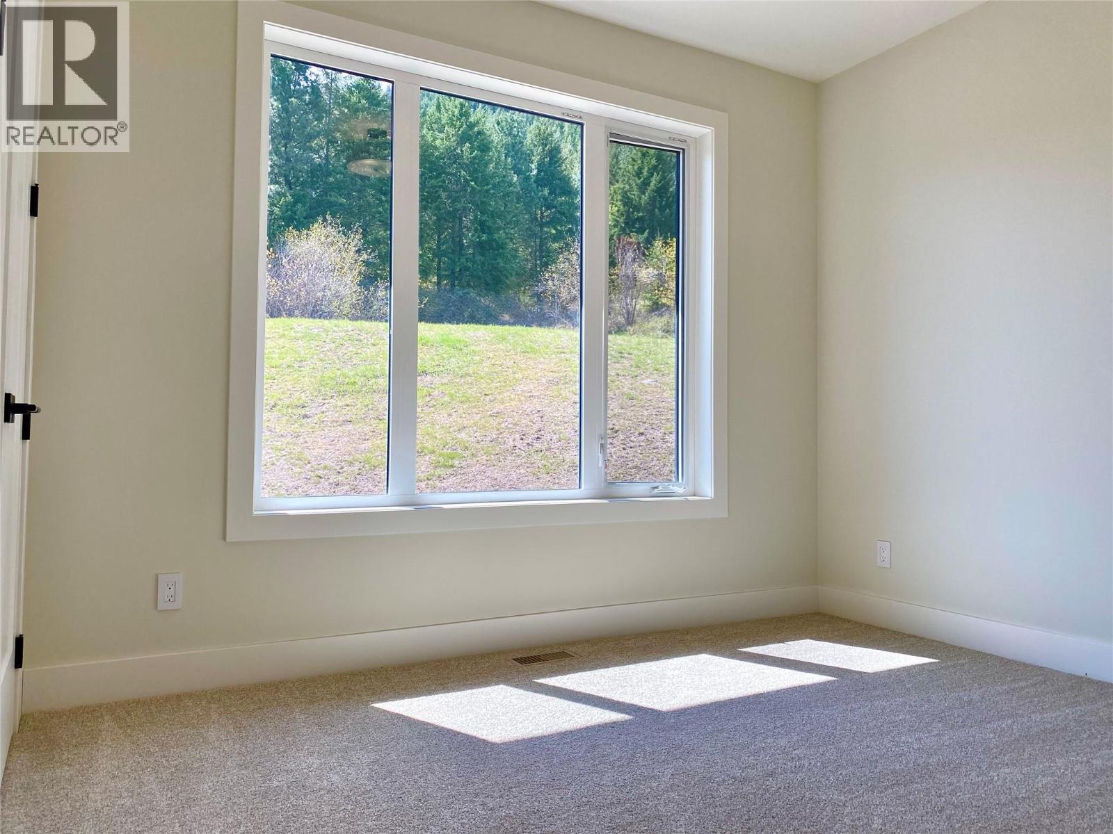 8781 Riverside Drive Property Photo 17