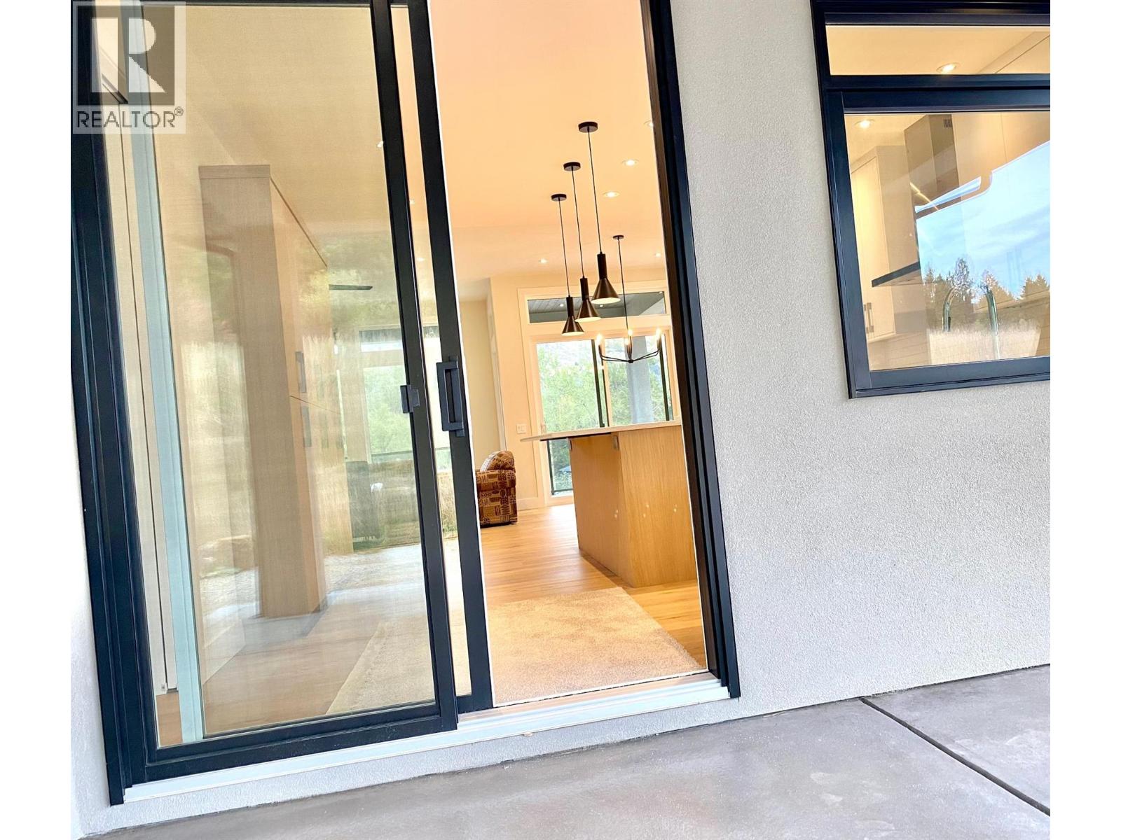 8781 Riverside Drive Property Photo 21