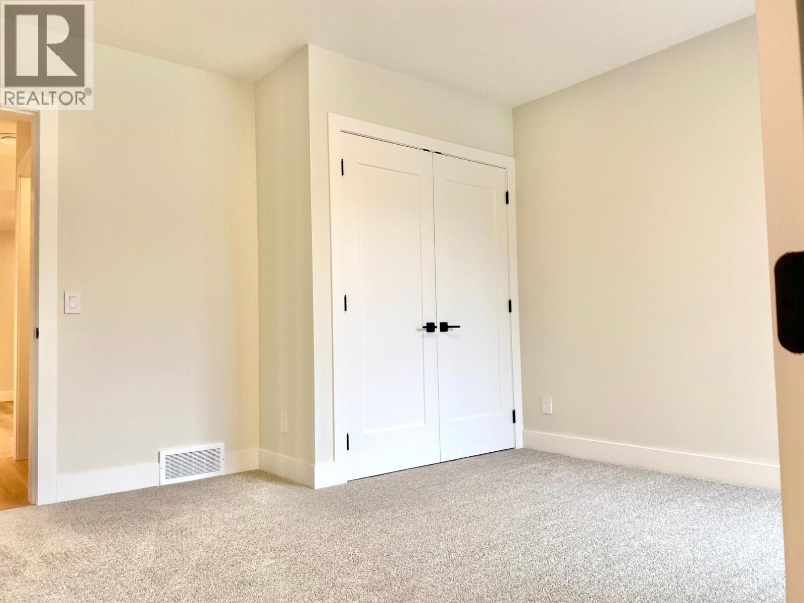 8781 Riverside Drive Property Photo 36