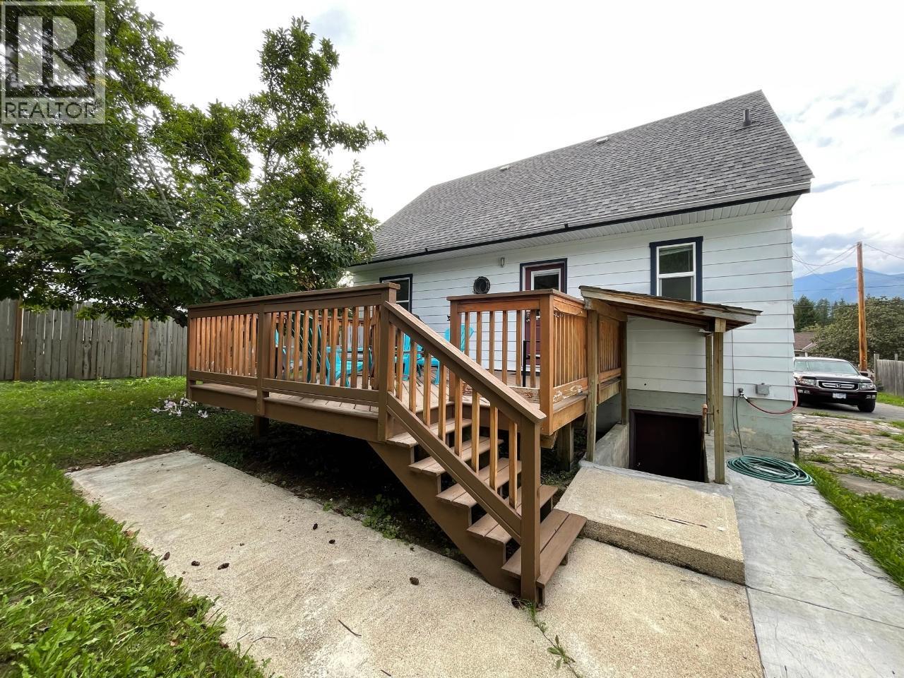 1526 Eastman Avenue Property Photo 7
