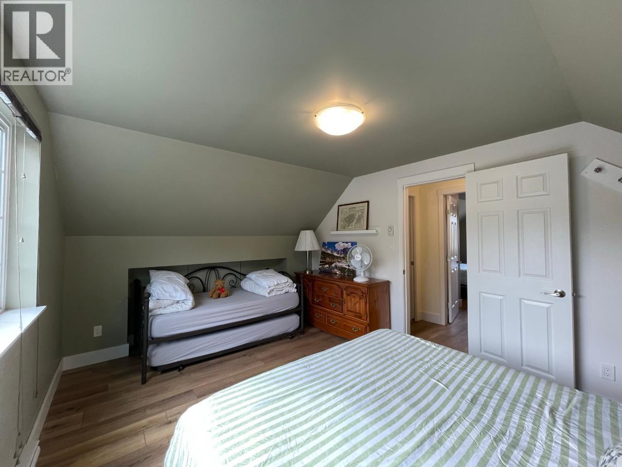 1526 Eastman Avenue Property Photo 32
