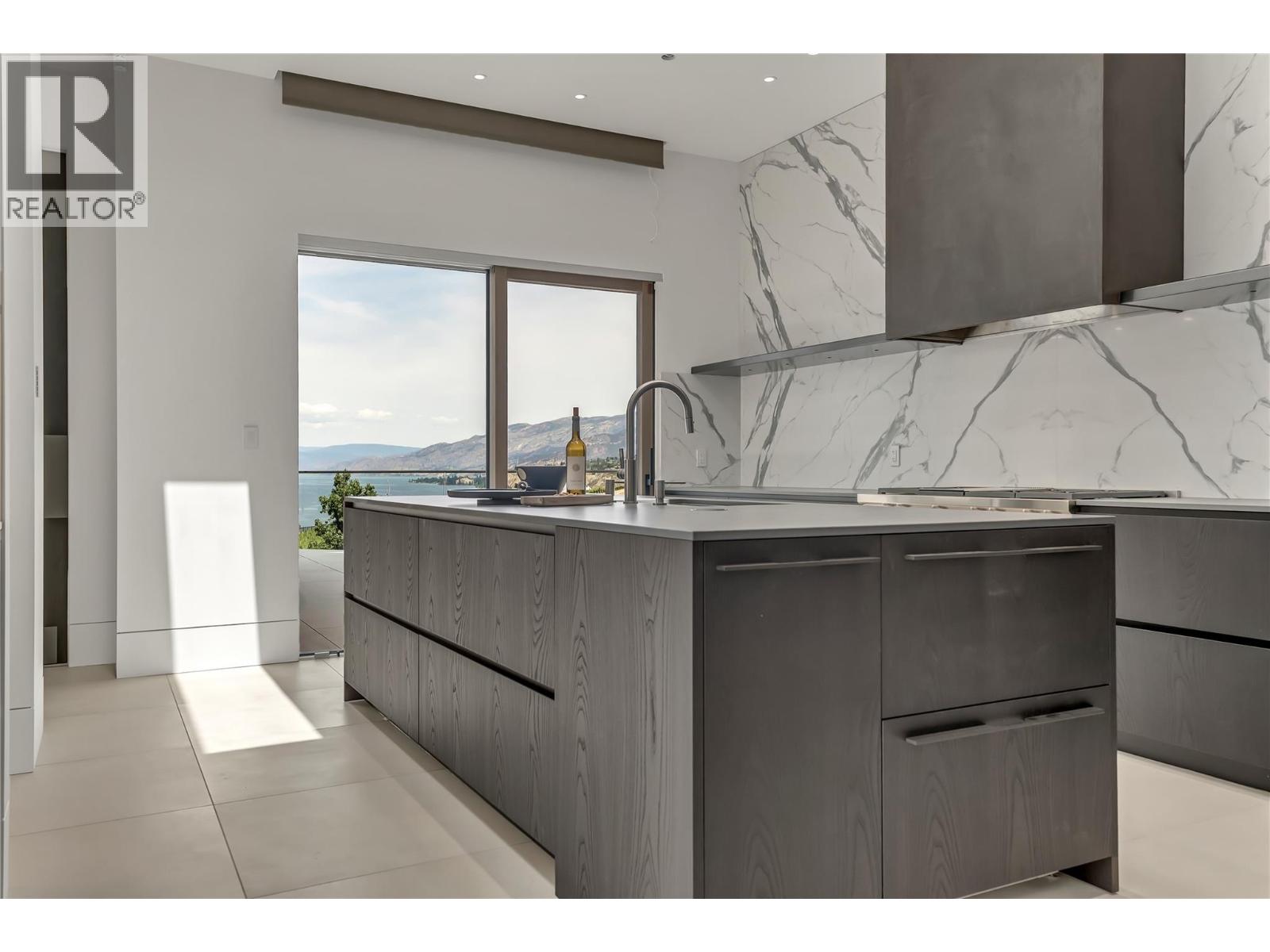 1675 Midland Road Property Photo 11