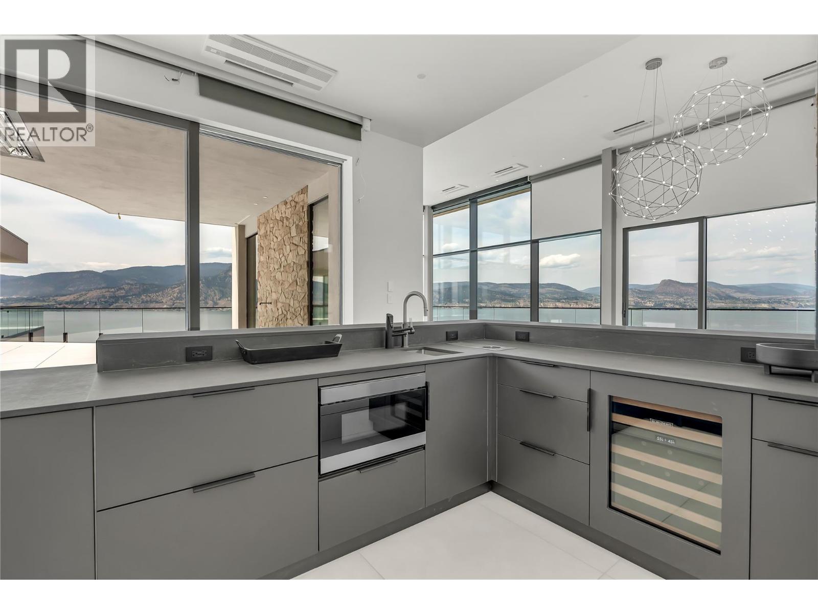 1675 Midland Road Property Photo 19