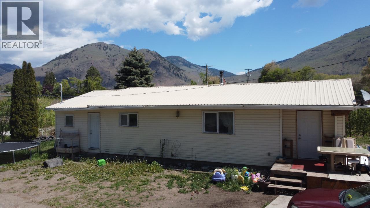 696 Lowe Drive Property Photo 4