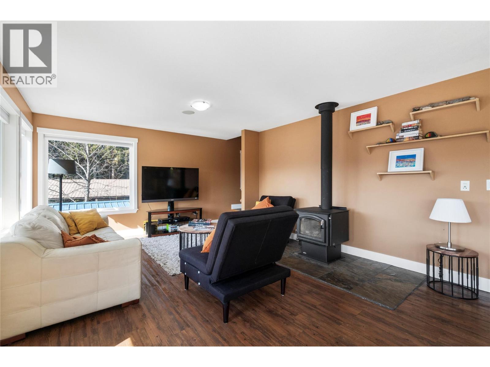 7577 Squilax Anglemont Road Property Photo 17