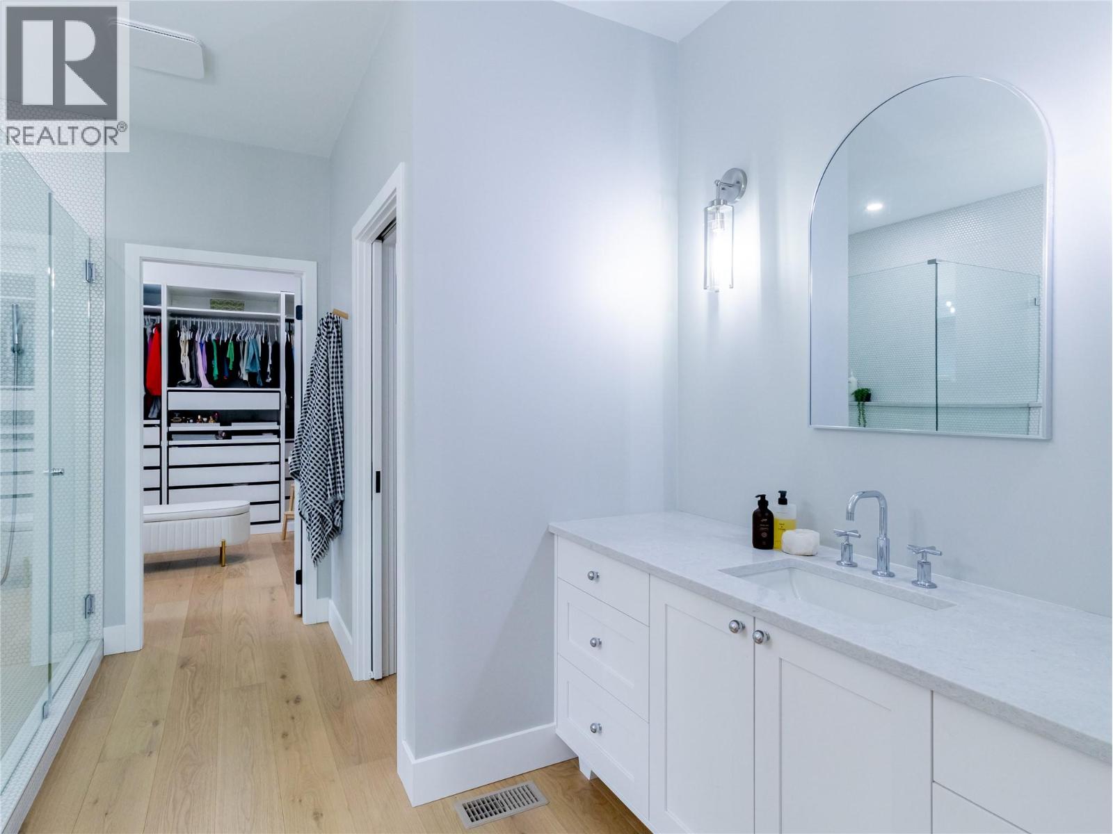 1925 35 Street Ne Property Photo 23
