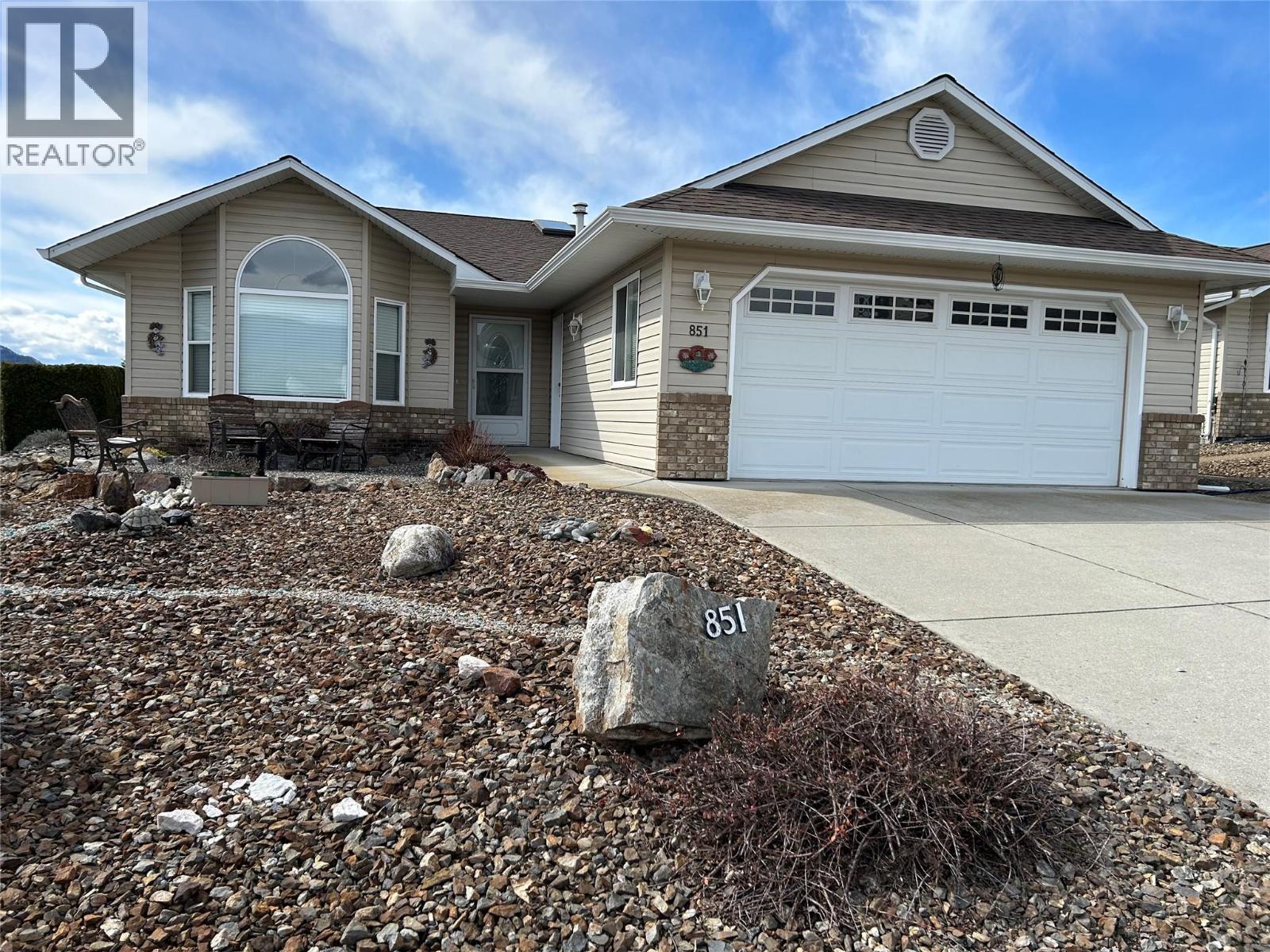 851 8 Avenue Property Photo 1