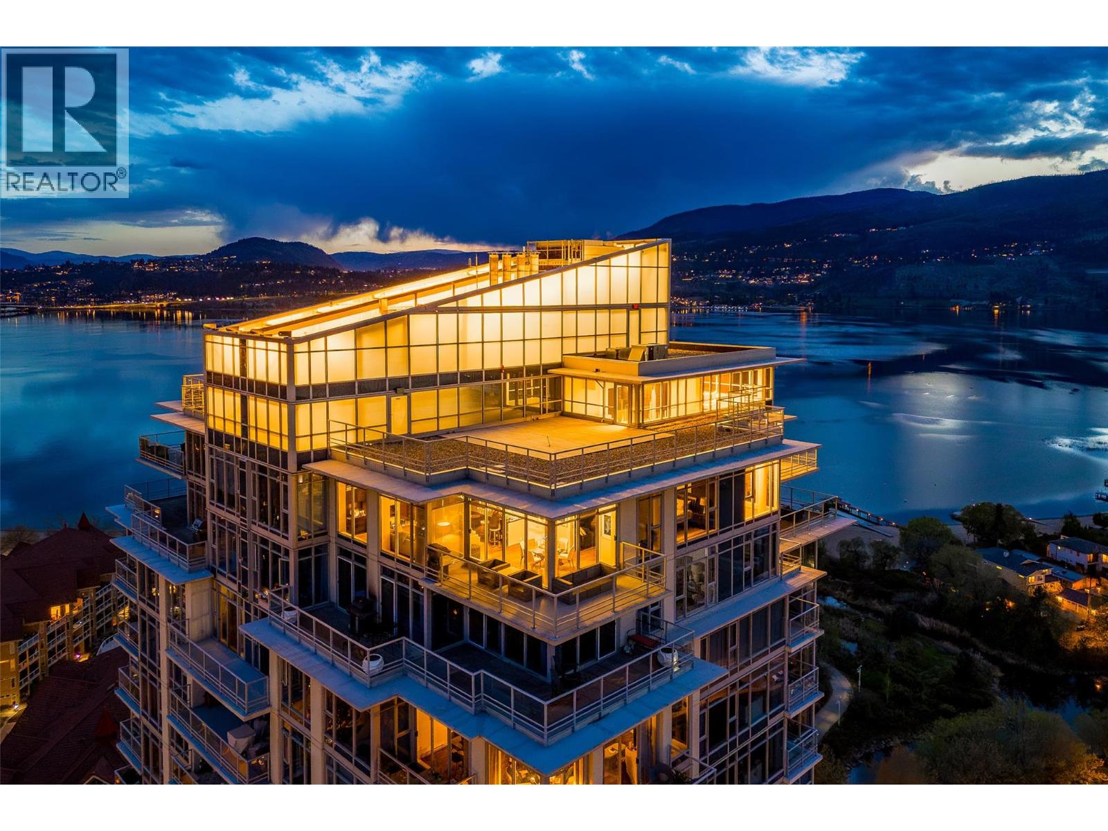 1075 Sunset Drive Unit# Ph1 Property Photo 2