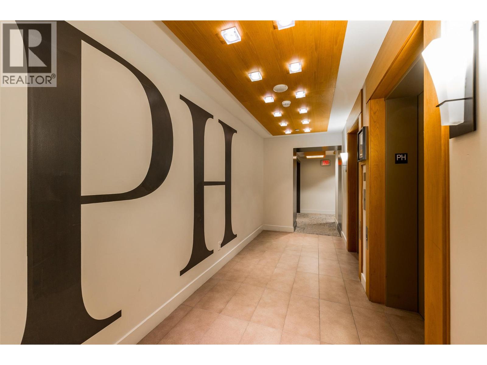 1075 Sunset Drive Unit# Ph1 Property Photo 4