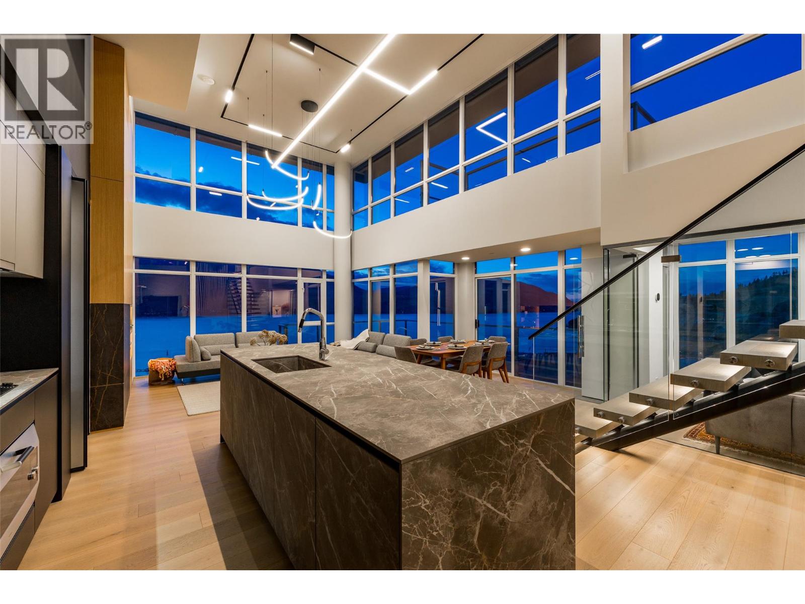 1075 Sunset Drive Unit# Ph1 Property Photo 6