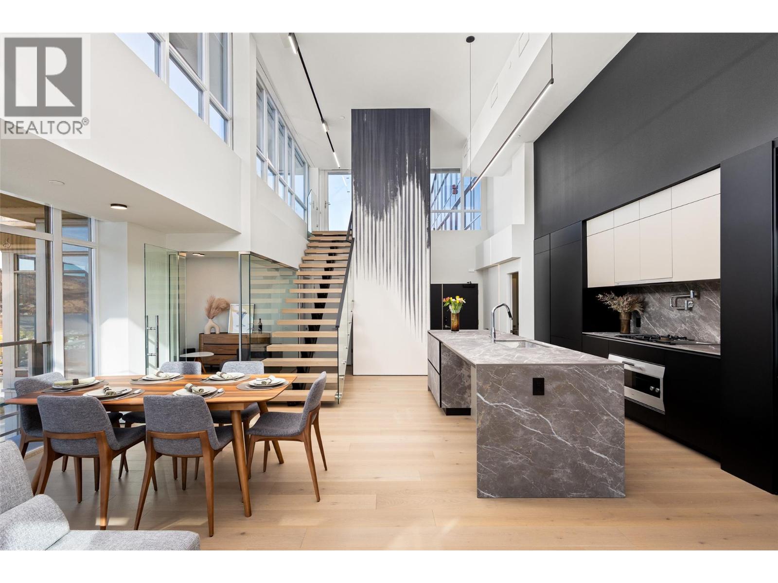 1075 Sunset Drive Unit# Ph1 Property Photo 7