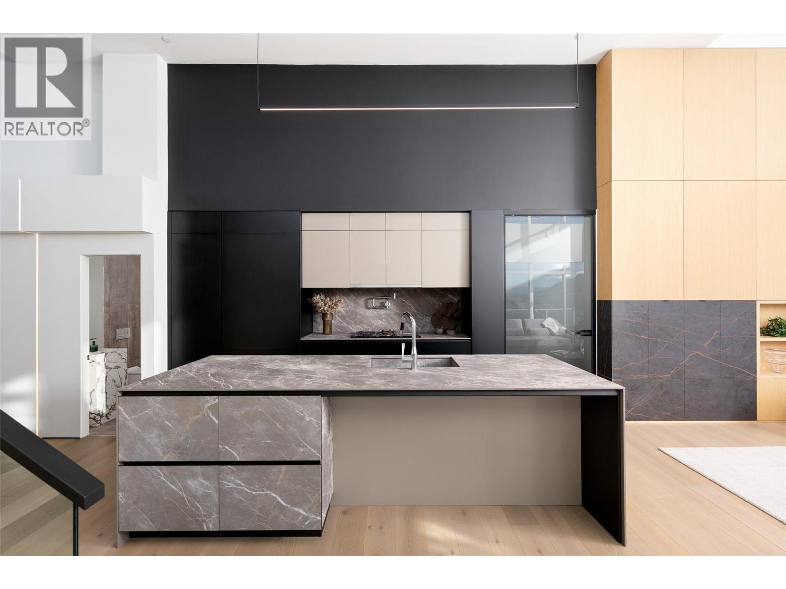 1075 Sunset Drive Unit# Ph1 Property Photo 9