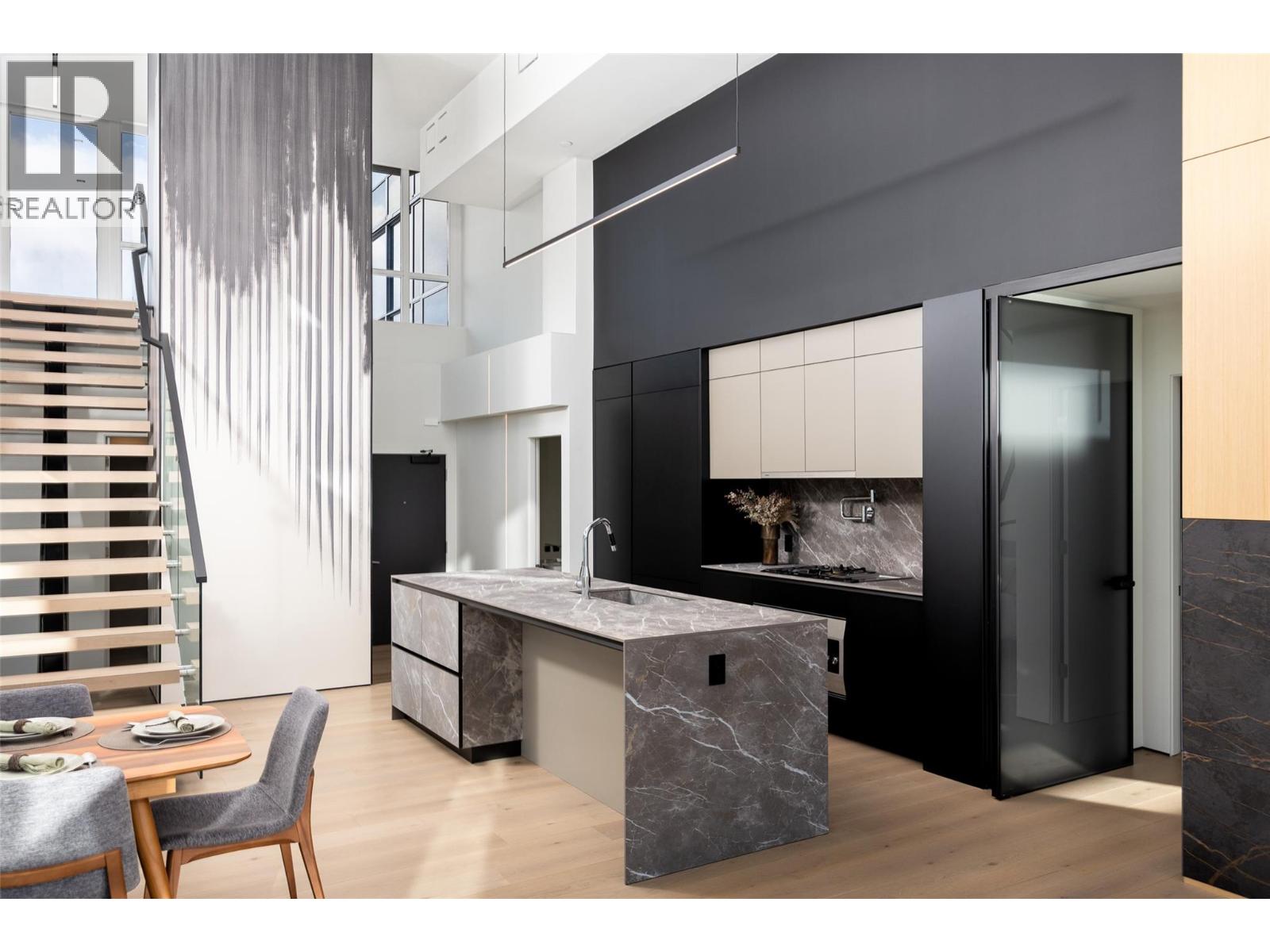1075 Sunset Drive Unit# Ph1 Property Photo 10