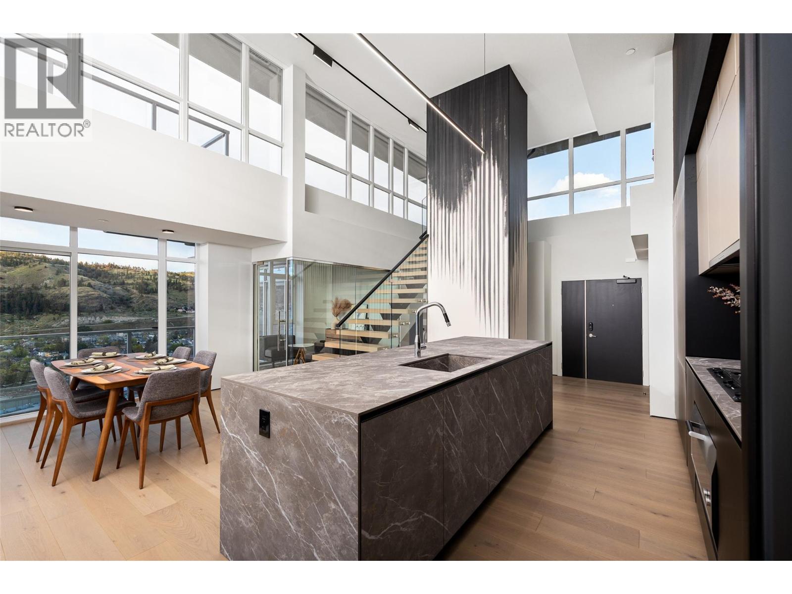 1075 Sunset Drive Unit# Ph1 Property Photo 16
