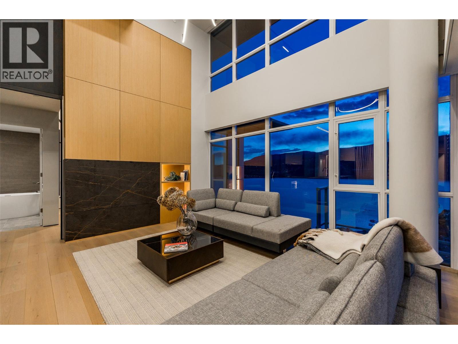 1075 Sunset Drive Unit# Ph1 Property Photo 21